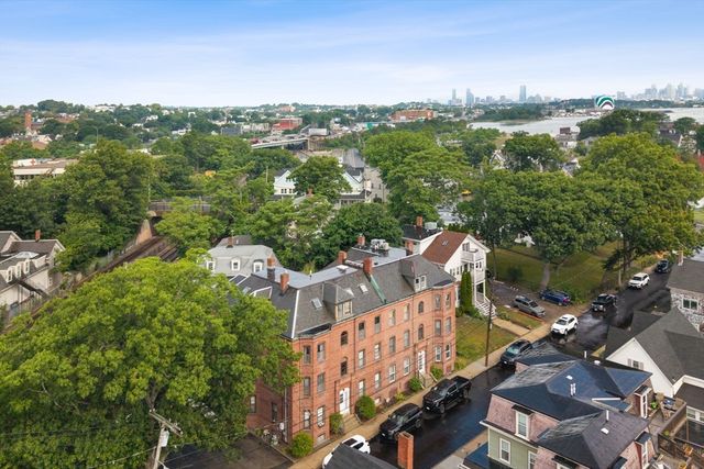 86 Walnut St 3, Boston, MA 02122