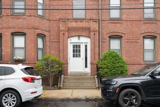 86 Walnut St 3, Boston, MA 02122