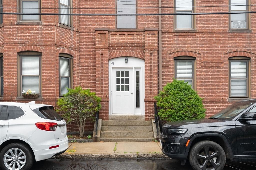 86 Walnut St 3, Boston, MA 02122