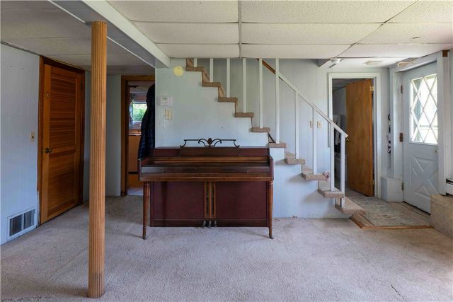 31 Cross Hill Drive, Narragansett, RI 02882