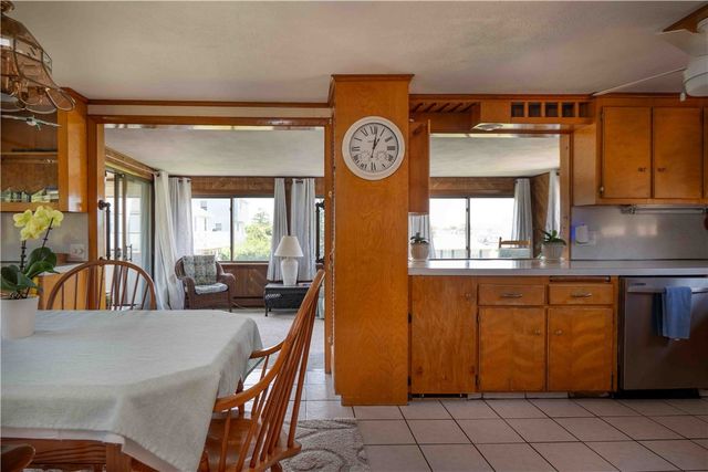 31 Cross Hill Drive, Narragansett, RI 02882