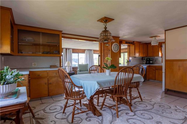 31 Cross Hill Drive, Narragansett, RI 02882