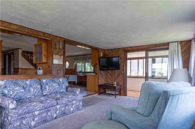 31 Cross Hill Drive, Narragansett, RI 02882