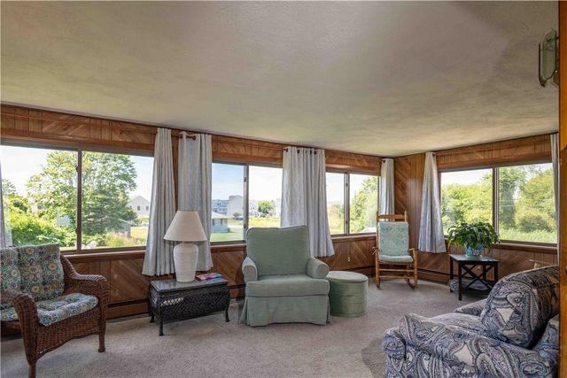 31 Cross Hill Drive, Narragansett, RI 02882