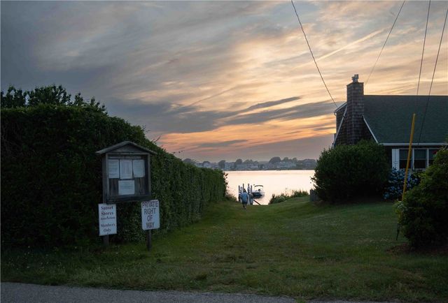31 Cross Hill Drive, Narragansett, RI 02882