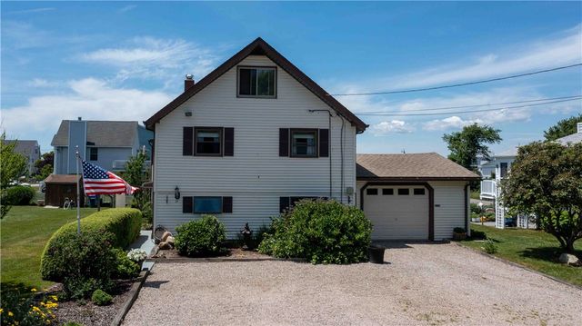 31 Cross Hill Drive, Narragansett, RI 02882