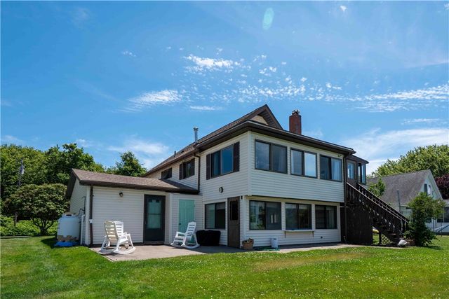 31 Cross Hill Drive, Narragansett, RI 02882
