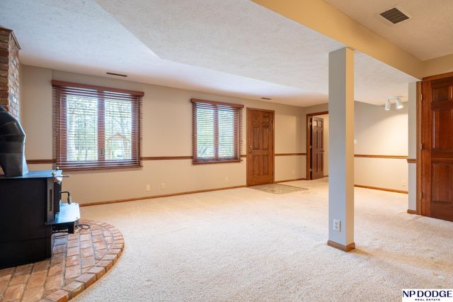 4236 Barkwood Lane, Lincoln, NE 68516