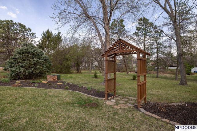 4236 Barkwood Lane, Lincoln, NE 68516