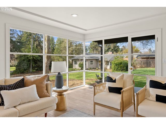 2607 Se VINEYARD Way, Milwaukie, OR 97267