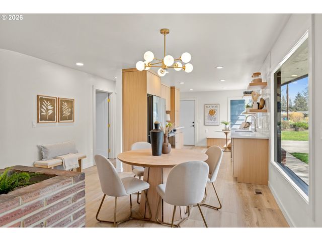 2607 Se VINEYARD Way, Milwaukie, OR 97267