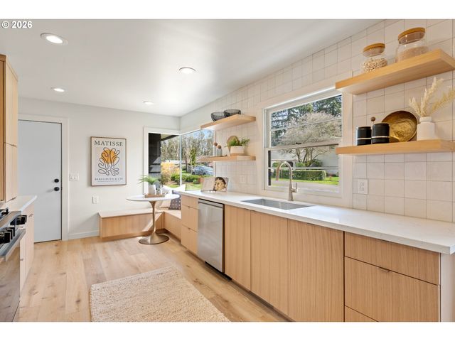 2607 Se VINEYARD Way, Milwaukie, OR 97267