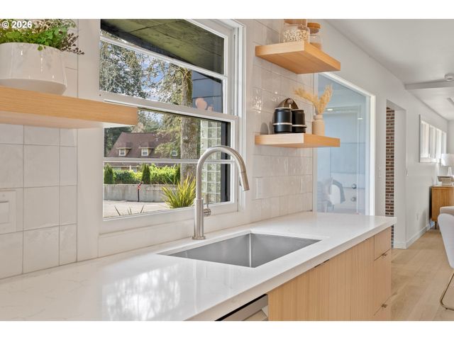 2607 Se VINEYARD Way, Milwaukie, OR 97267