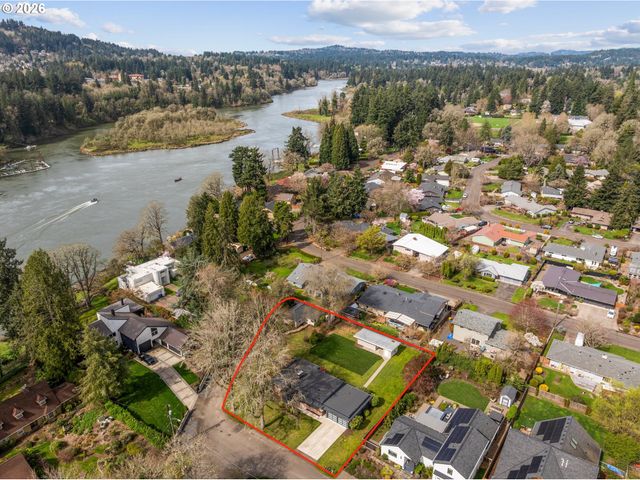 2607 Se VINEYARD Way, Milwaukie, OR 97267