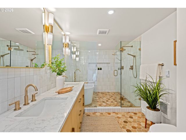 2607 Se VINEYARD Way, Milwaukie, OR 97267