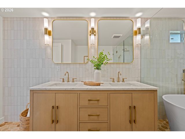 2607 Se VINEYARD Way, Milwaukie, OR 97267