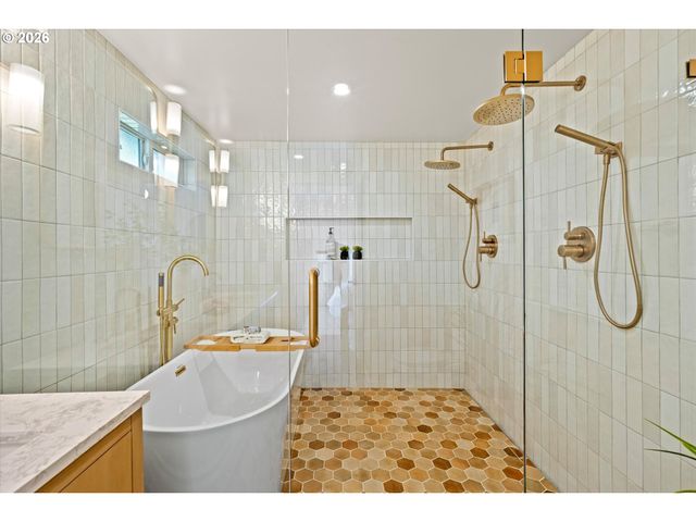 2607 Se VINEYARD Way, Milwaukie, OR 97267