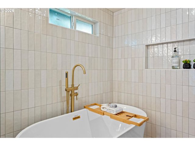 2607 Se VINEYARD Way, Milwaukie, OR 97267