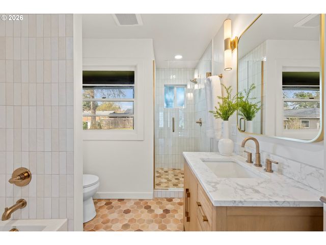 2607 Se VINEYARD Way, Milwaukie, OR 97267