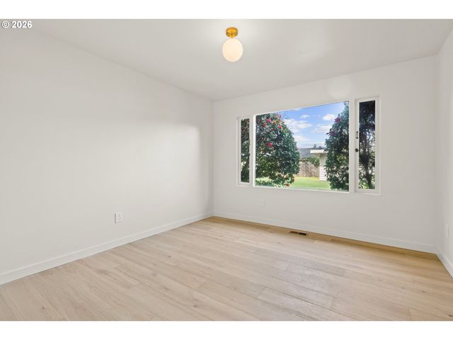 2607 Se VINEYARD Way, Milwaukie, OR 97267