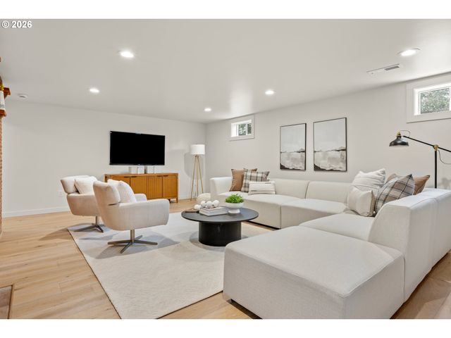 2607 Se VINEYARD Way, Milwaukie, OR 97267