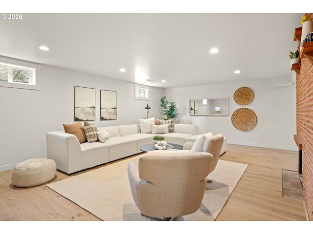 2607 Se VINEYARD Way, Milwaukie, OR 97267