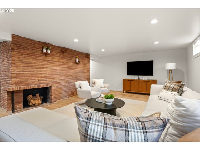 2607 Se VINEYARD Way, Milwaukie, OR 97267