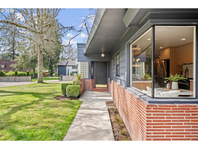 2607 Se VINEYARD Way, Milwaukie, OR 97267