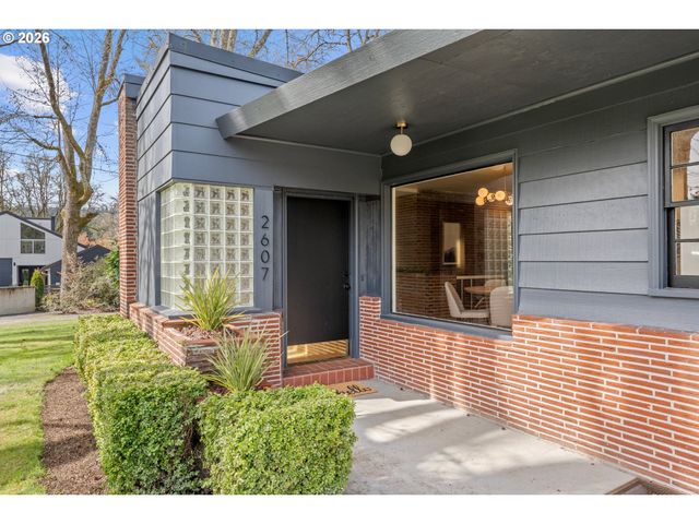 2607 Se VINEYARD Way, Milwaukie, OR 97267