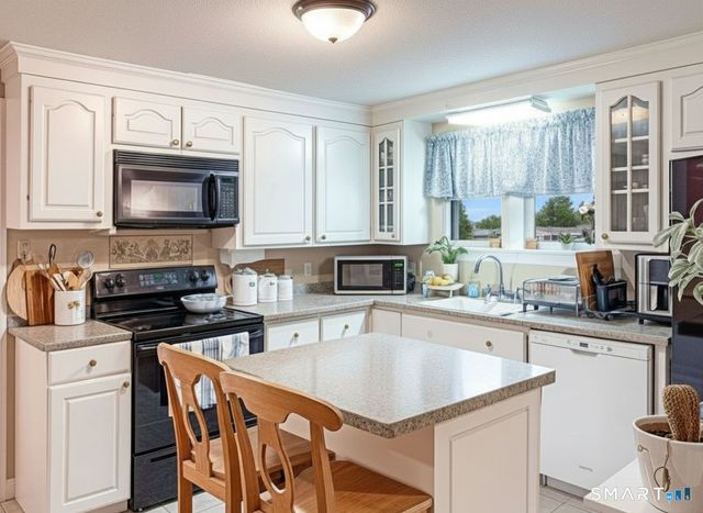 84 Grennan Road, West Hartford, CT 06107