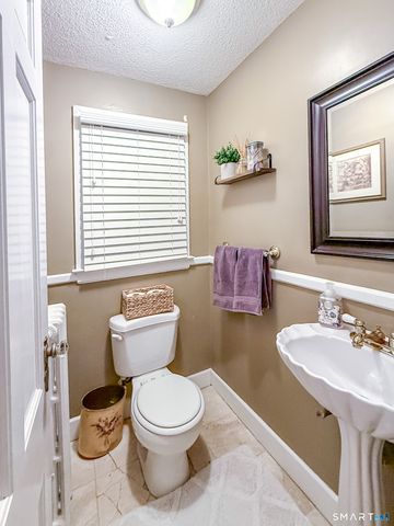 84 Grennan Road, West Hartford, CT 06107