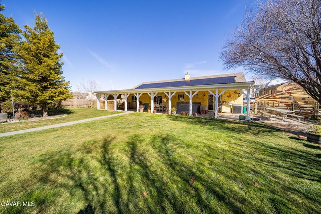 18101 Ghost Town Street, Tehachapi, CA 93561