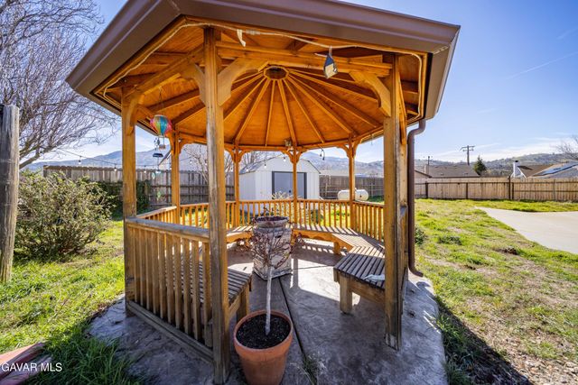 18101 Ghost Town Street, Tehachapi, CA 93561