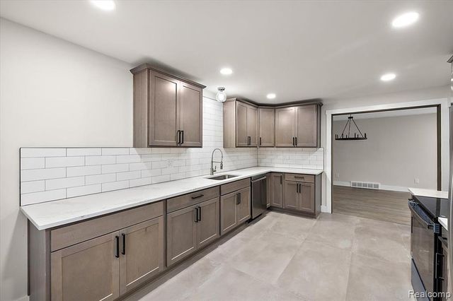 13534 Vassar Avenue, Detroit, MI 48235