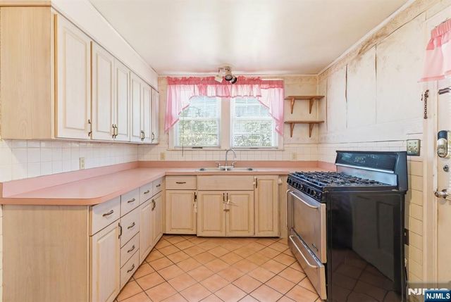 442 Seven Oaks Road, Orange, NJ 07050