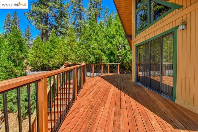 20830 Point View Dr, Groveland, CA 95321