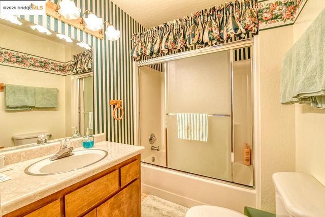 20830 Point View Dr, Groveland, CA 95321