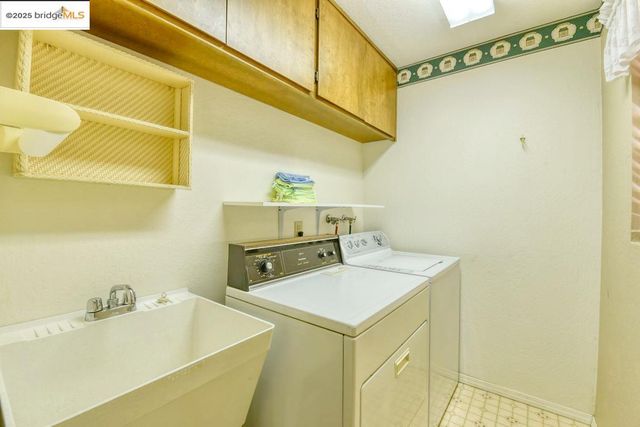 20830 Point View Dr, Groveland, CA 95321