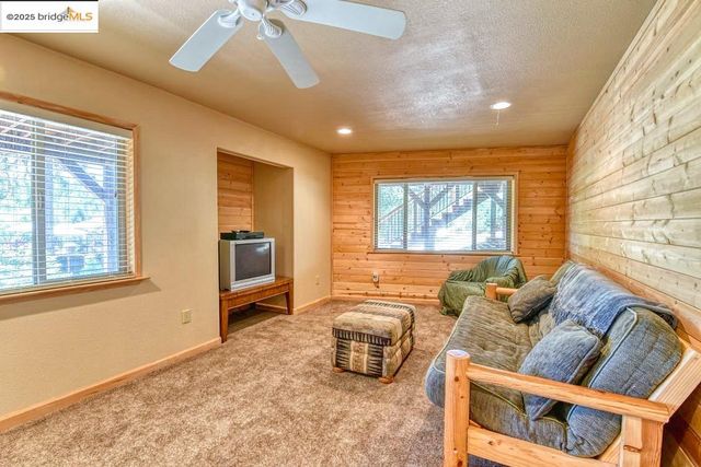 20830 Point View Dr, Groveland, CA 95321