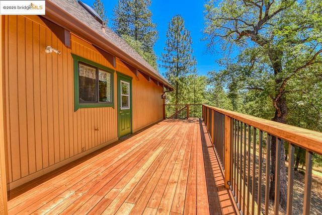 20830 Point View Dr, Groveland, CA 95321