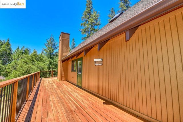 20830 Point View Dr, Groveland, CA 95321