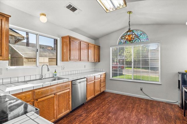 3805 Ellenboro Ave, Modesto, CA 95357