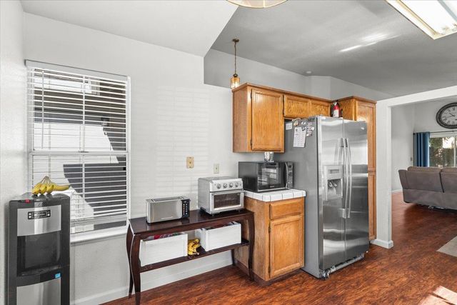 3805 Ellenboro Ave, Modesto, CA 95357