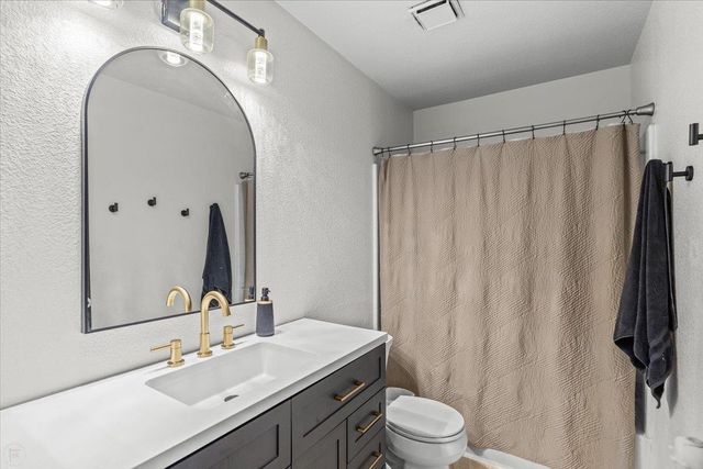 3805 Ellenboro Ave, Modesto, CA 95357