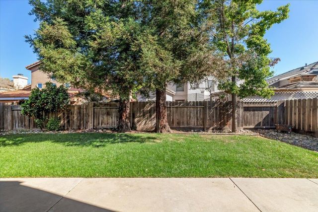 3805 Ellenboro Ave, Modesto, CA 95357