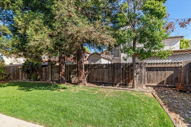 3805 Ellenboro Ave, Modesto, CA 95357