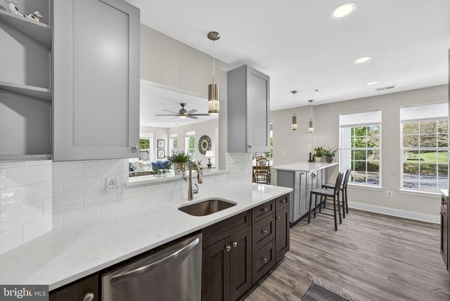 6704 Holly Farm Ln Unit 112, Warrenton, VA 20187
