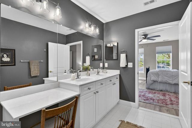 6704 Holly Farm Ln Unit 112, Warrenton, VA 20187