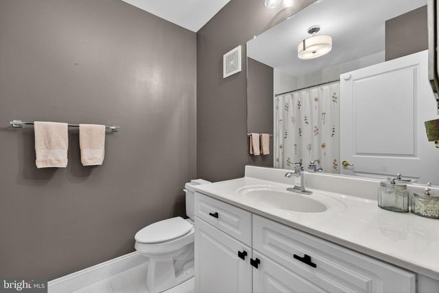 6704 Holly Farm Ln Unit 112, Warrenton, VA 20187