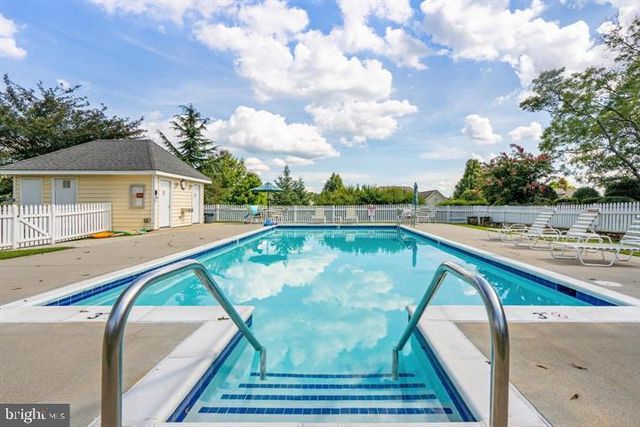 6704 Holly Farm Ln Unit 112, Warrenton, VA 20187